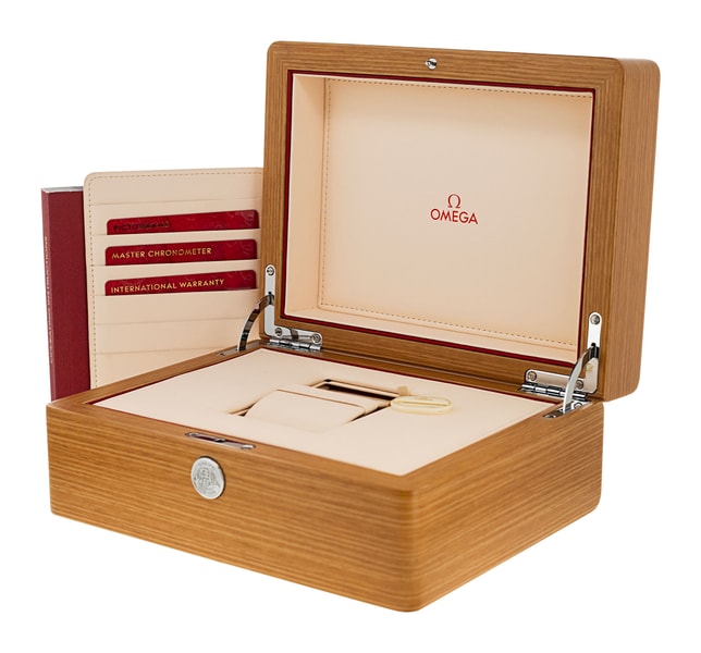 Omega Aqua Terra Shades 220.10.38.20.09.001